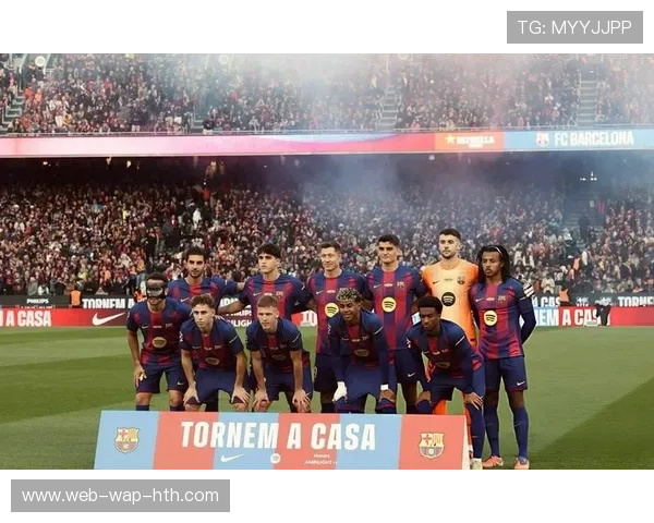 诺坎普球场球迷高歌助威，巴萨下半场掀起反击浪潮