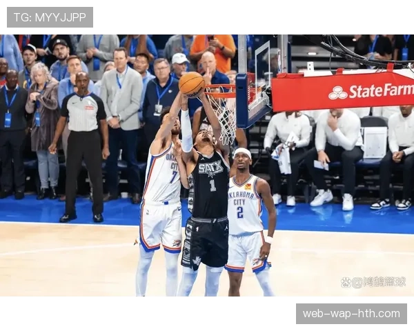 特写：文班亚马封盖后一条龙欧洲步上篮，马刺主场瞬间沸腾